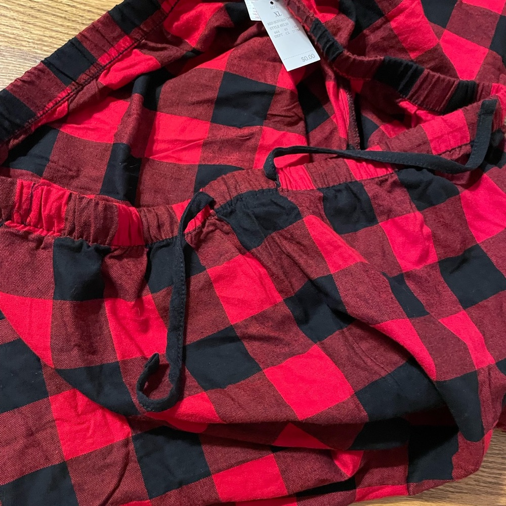 Christmas pjs
Buffalo Plaid 2 pc sleep wear - Picture 4 of 15